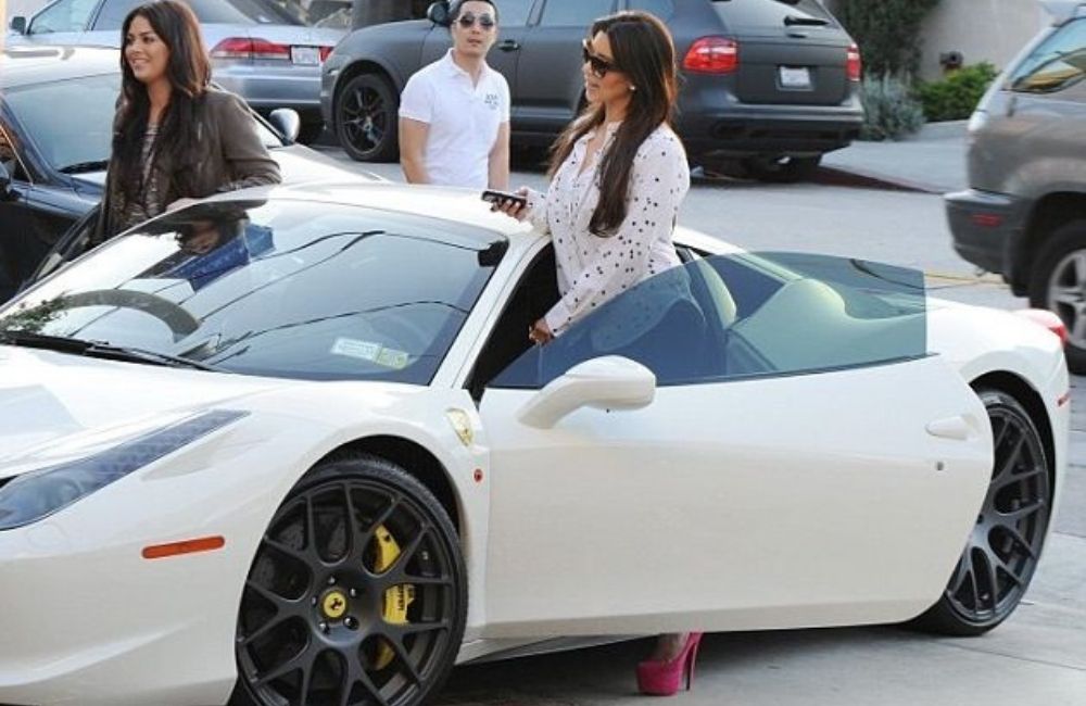Kim Kardashian – Ferrari 458 Italia @tomaslap / Pinterest.com