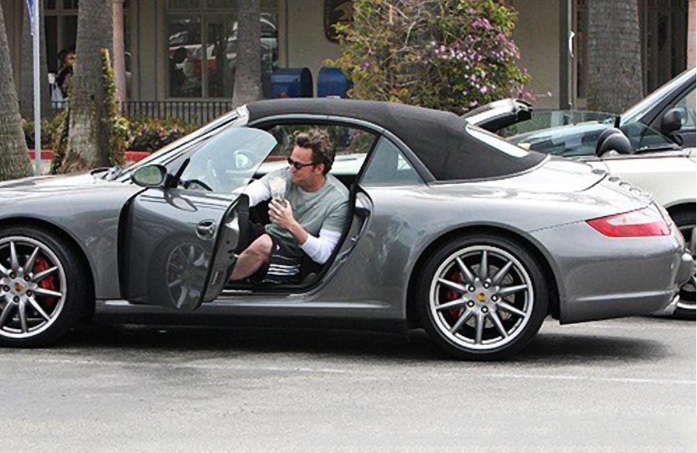 Matthew Perry – Porsche Convertible @iloveporsche.forumcommunity.net / Facebook.com