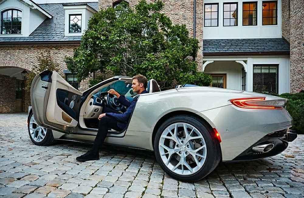 Tom Brady – Aston Martin Vanquish S Volante @Carolyn Wilson / Pinterest.com