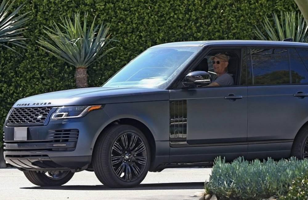 Tom Hanks - Range Rover L405 @starsandtheircars/Instagram