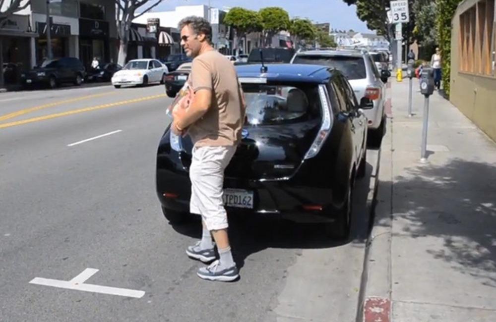 Will Ferrell - Nissan Leaf @Hollywood.TV/Youtube